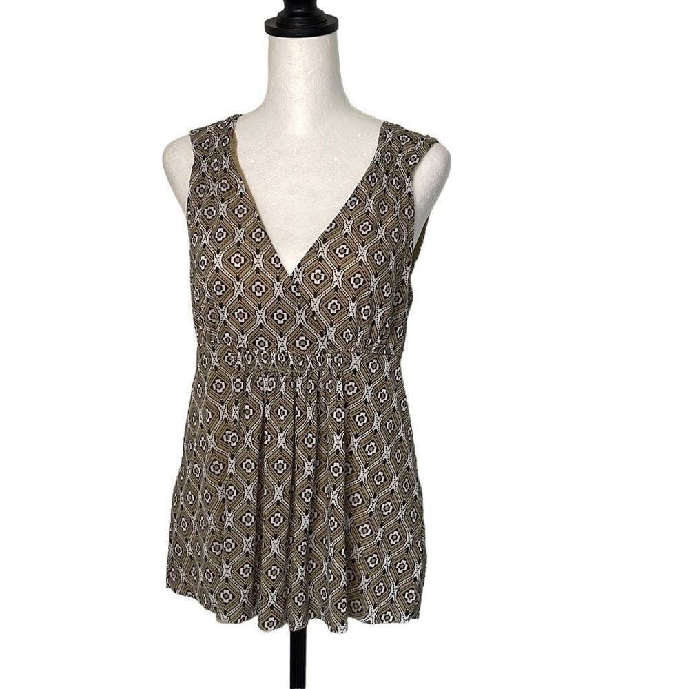 Michael Kors Womens V Neck Blouse Sleeveless Geometric Pleated Tan Size Medium